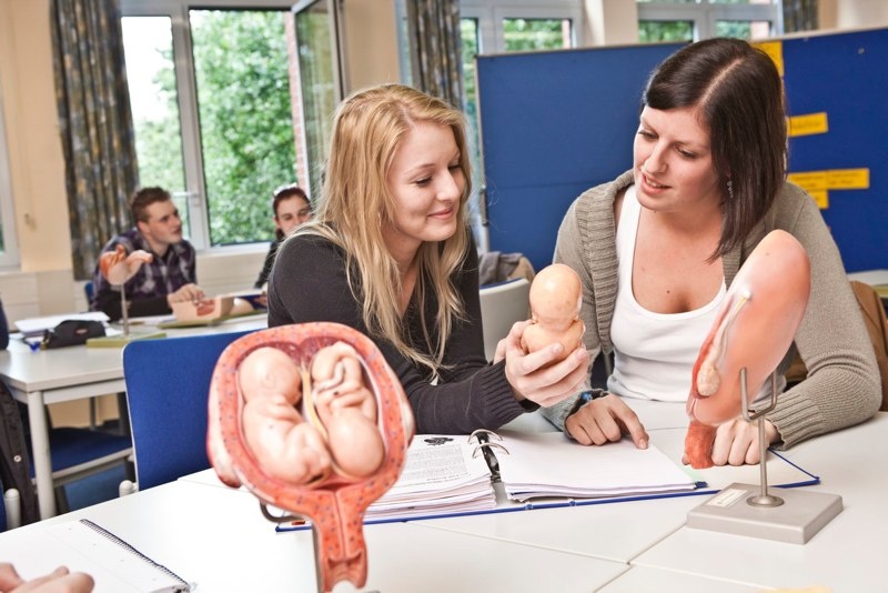 Ausbildung in der Gesundheits- und Kinderkrankenpflegeschule Ausbildung in der Gesundheits- und Kinderkrankenpflegeschule