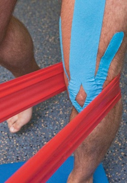 Getaptes Knie mit Dehnungsbändern