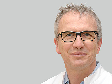 Dr. Matthias Freund